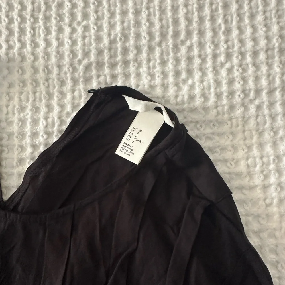 H&M bundle of Floral Black Dress and black dress like new - Picture 9 of 10